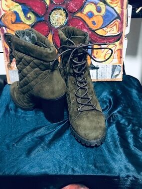 Green  lace up short boots